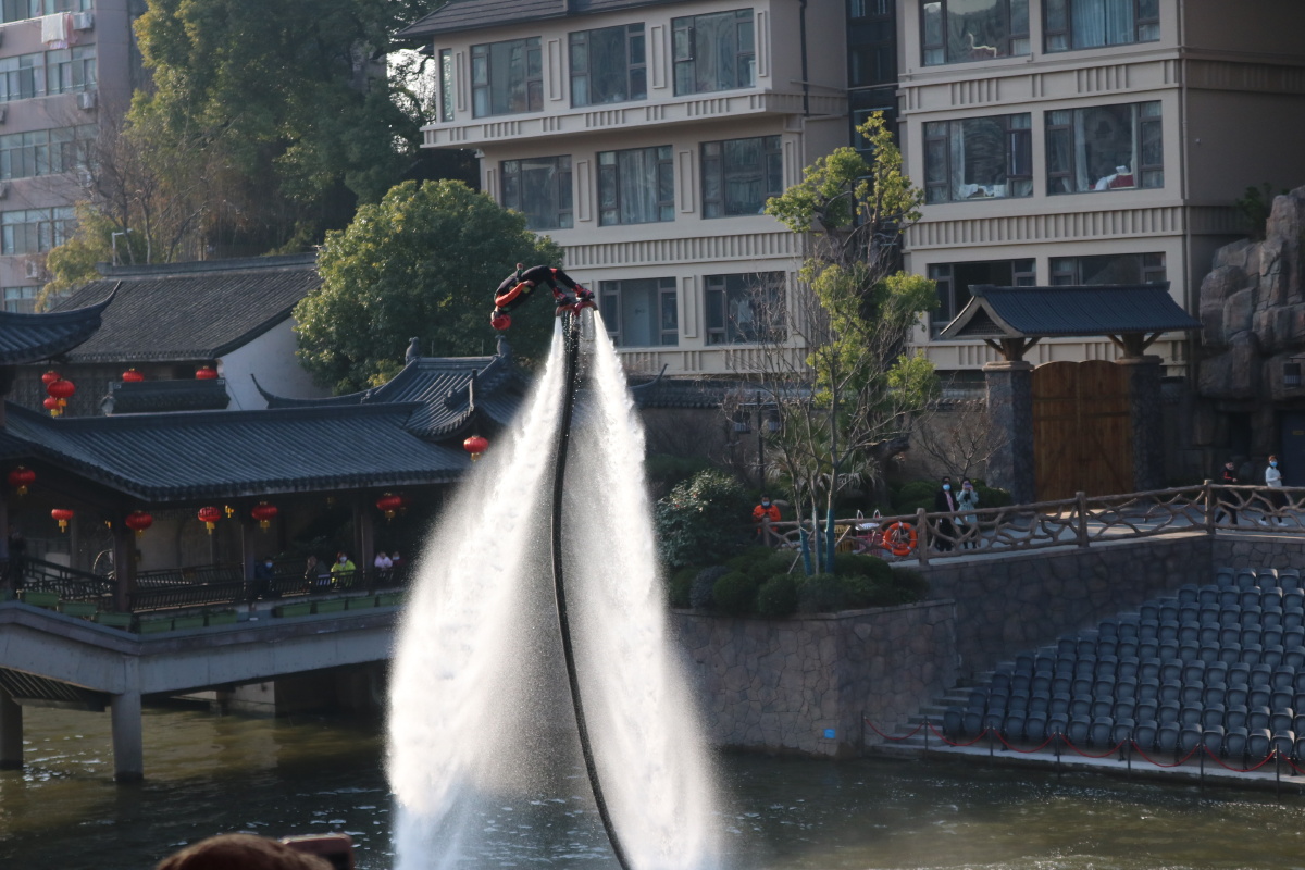 杭州宋城水上飞人美到极致