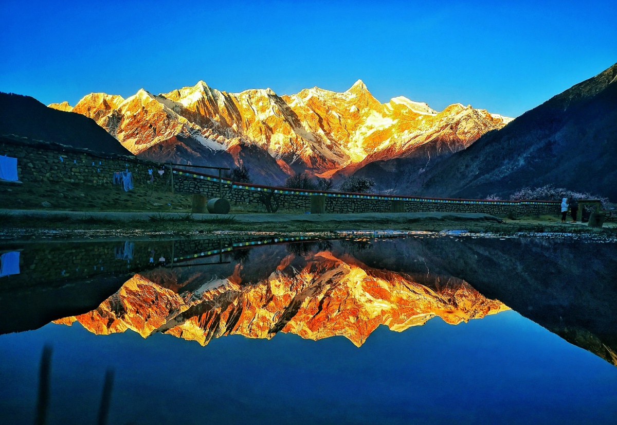 金色南迦巴瓦峰