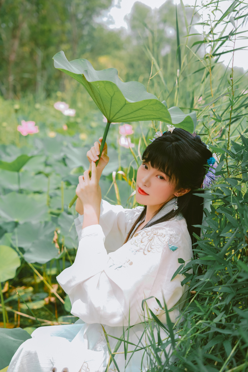 汉服私影采莲曲荷叶罗裙一色裁芙蓉向脸两边开出镜月