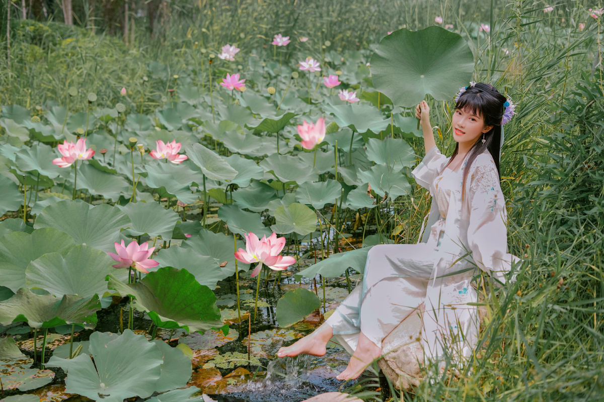 汉服私影采莲曲荷叶罗裙一色裁芙蓉向脸两边开出镜月
