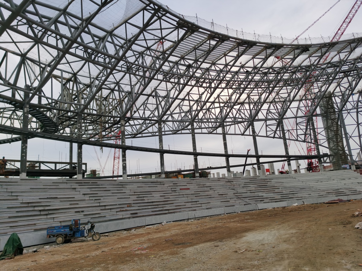 钢结构体育场馆幕墙骨架施工现场现场金属屋面工地