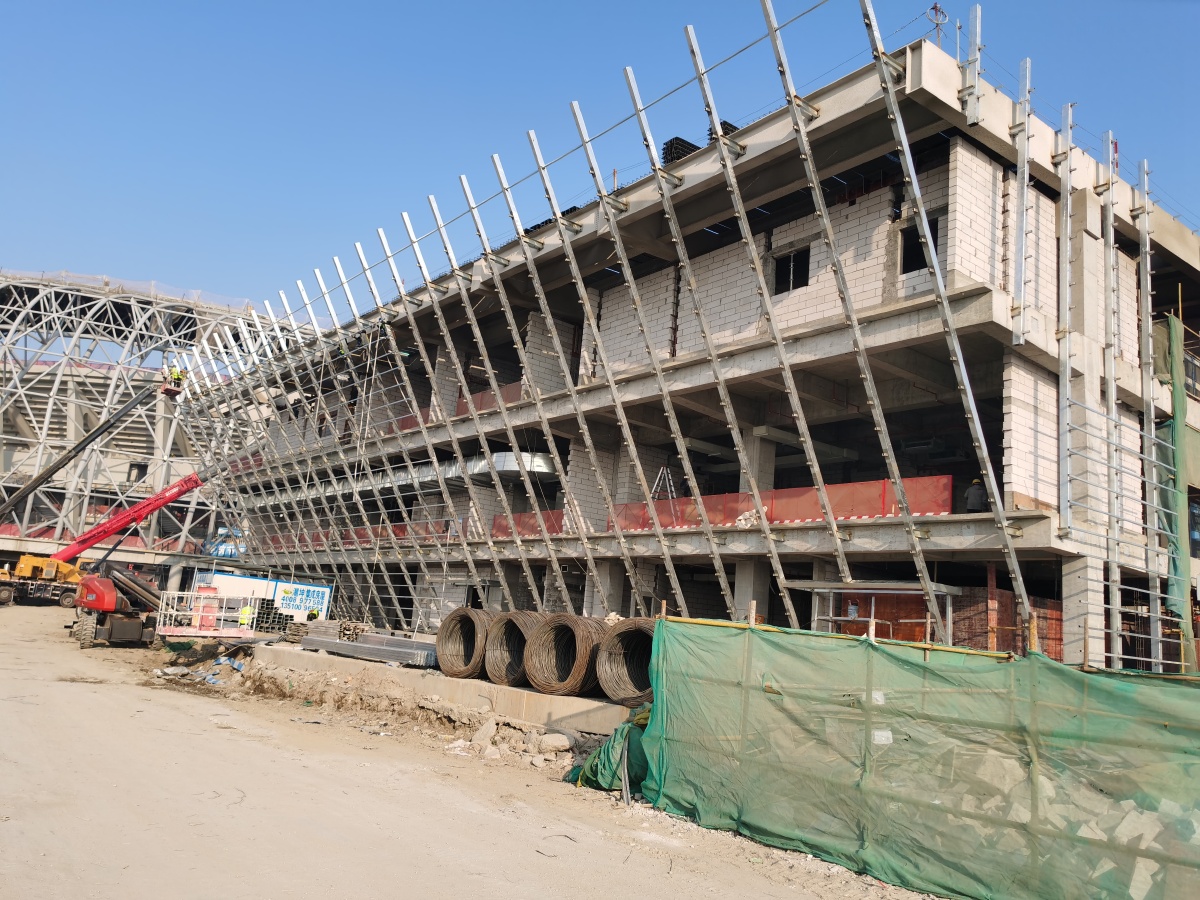 钢结构体育场馆幕墙骨架施工现场现场金属屋面工地