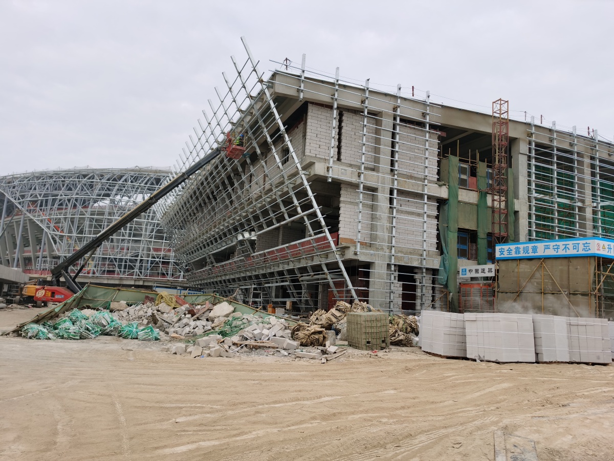 钢结构体育场馆幕墙骨架施工现场现场金属屋面工地