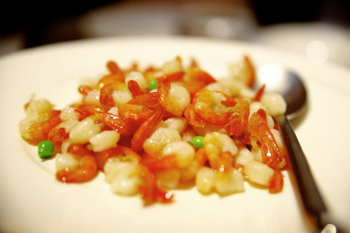 清炒手剥凤尾虾.见厨师功夫的一道菜,吃得时候沾点醋,赞!