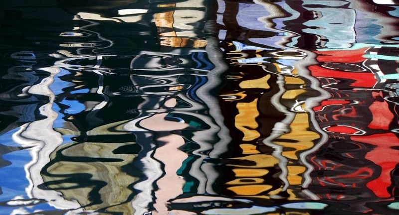 彩色的格尔尼卡