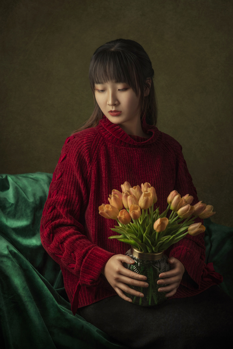 抱花瓶的女孩 - 美雾肖像 - 图虫