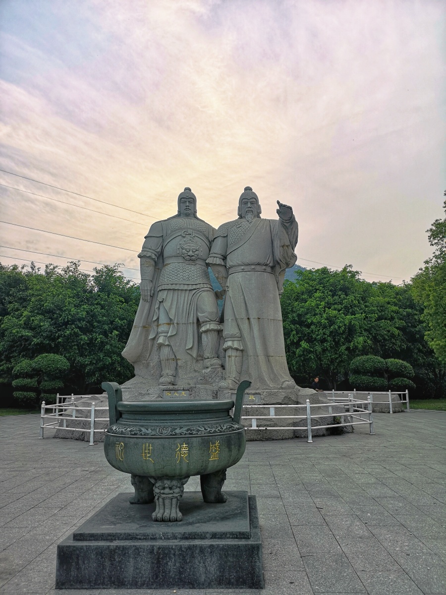 将军山陈政与陈元光父子雕像