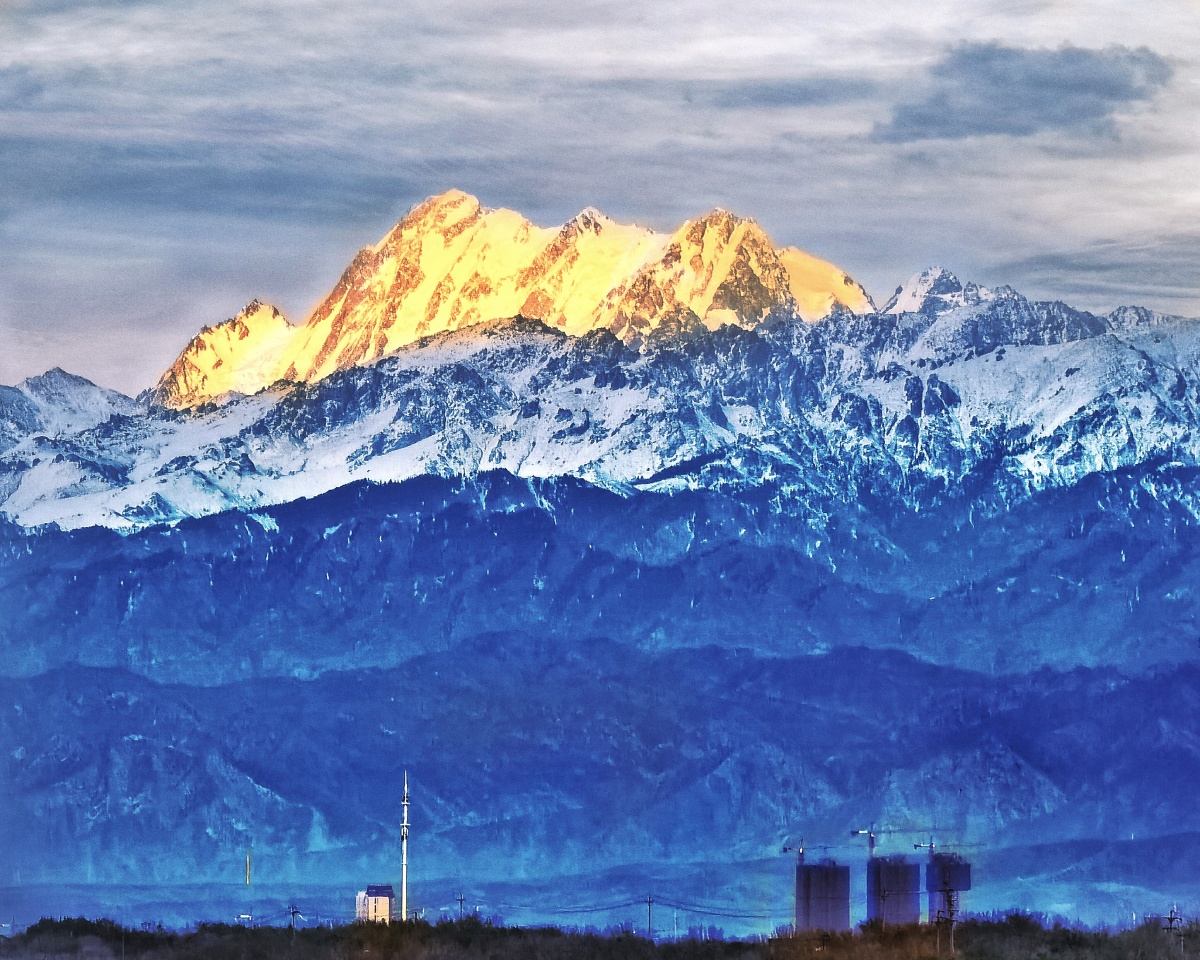 日照金山