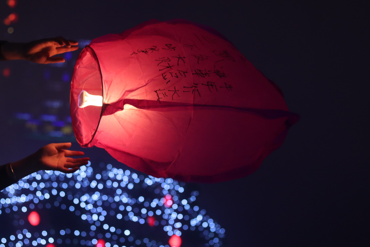 过年烟花孔明灯佳能200d2 小痰盂 - wdc- - 图虫