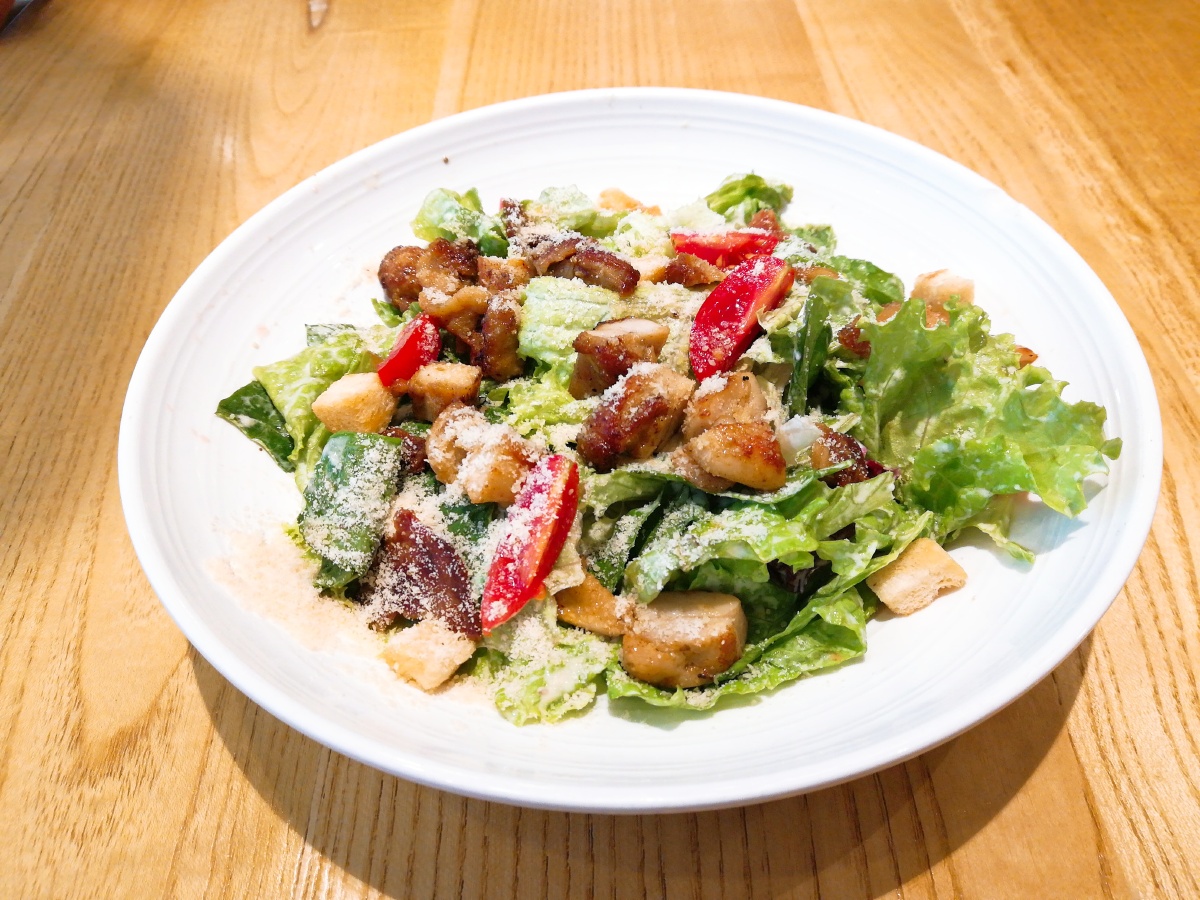 美味的鸡排蔬菜沙拉低热量又有丰富味蕾的感受