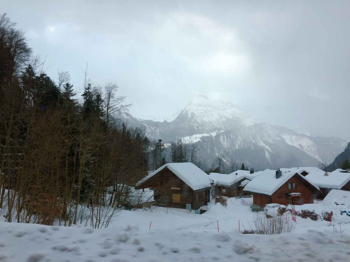 瑞士雪山上的小木屋温馨又浪漫