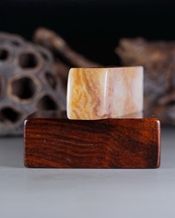 3300