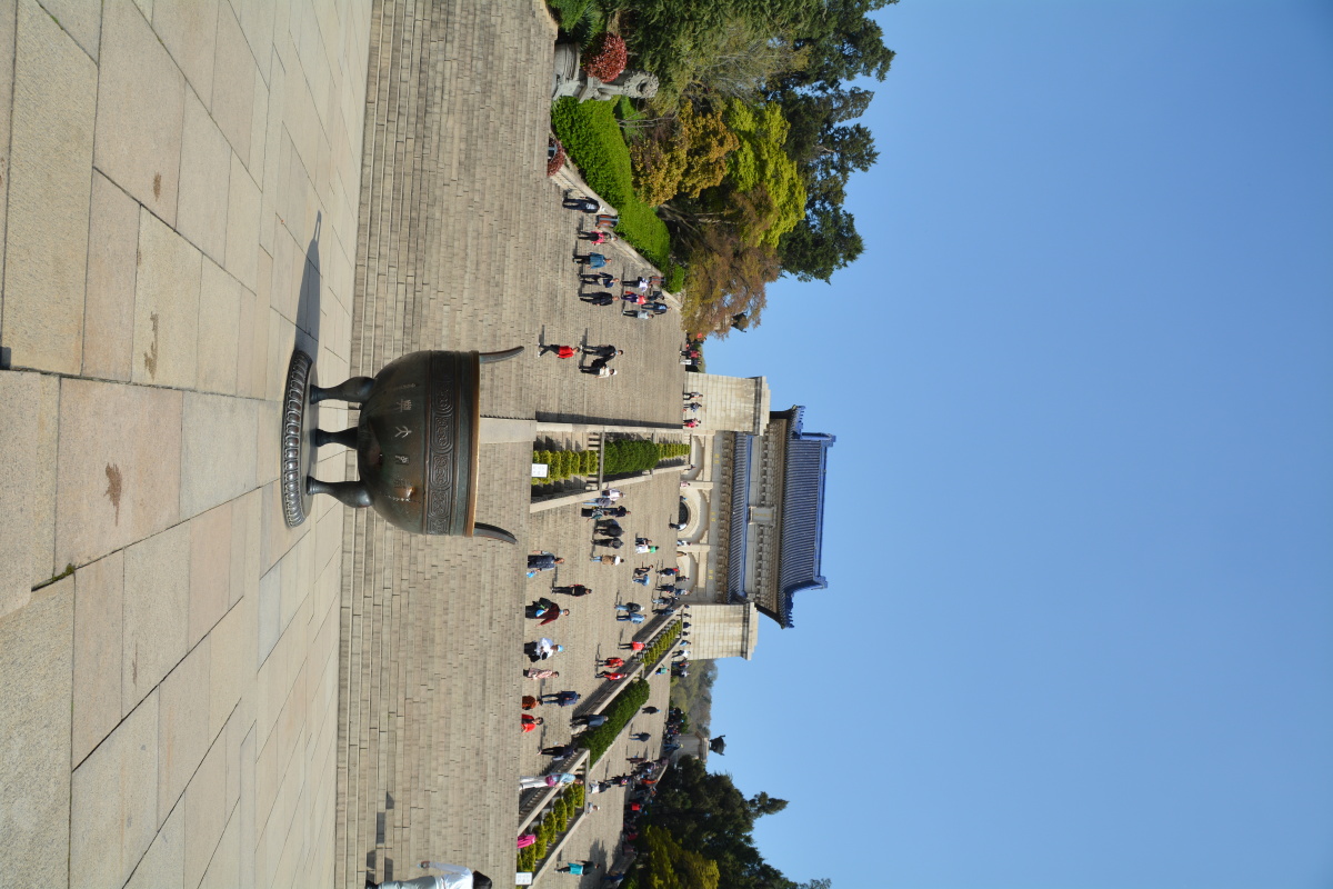 南京中山陵铜鼎