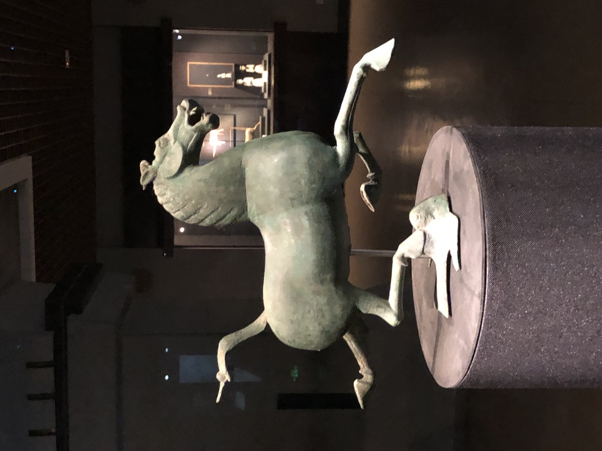 甘肃兰州马踏飞燕东汉武威市出土