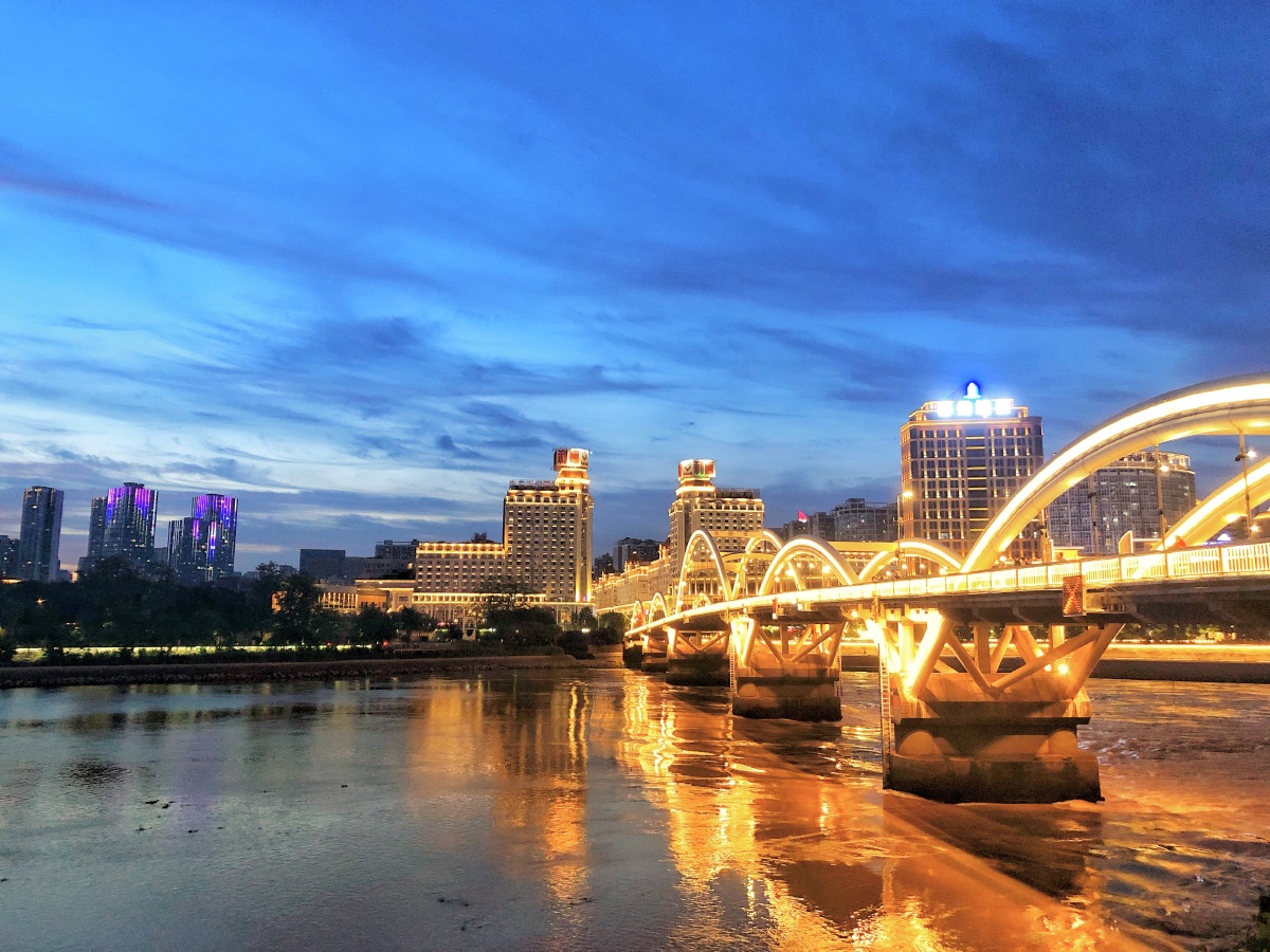 等风起等夜幕等你来福州江滨解放大桥202107