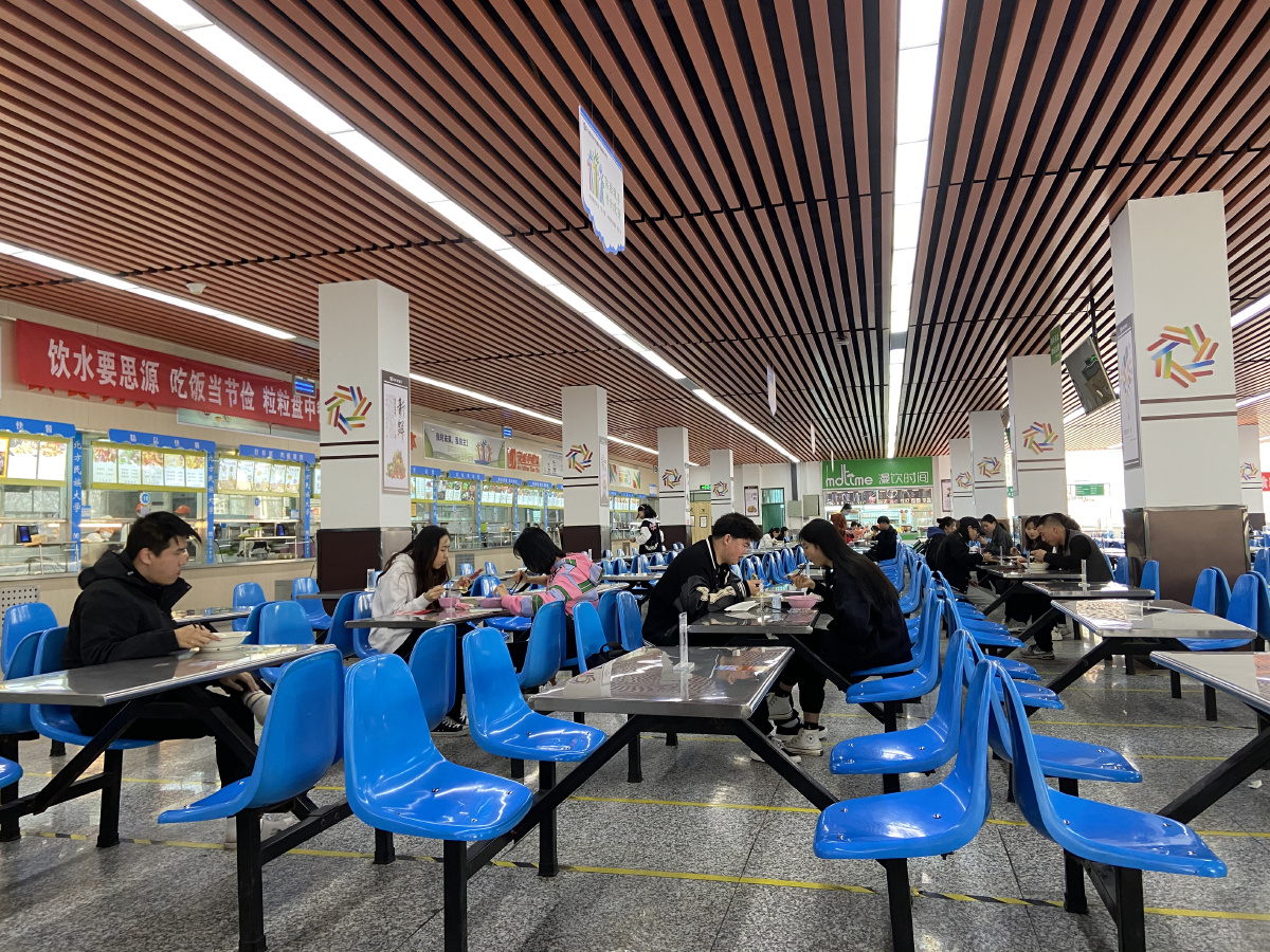 学校食堂