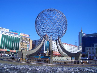 35729