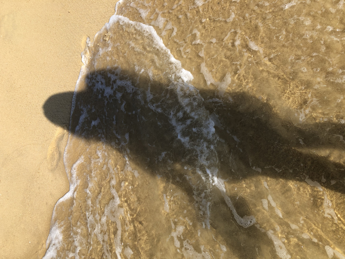 大梅沙的海边沙滩和影子