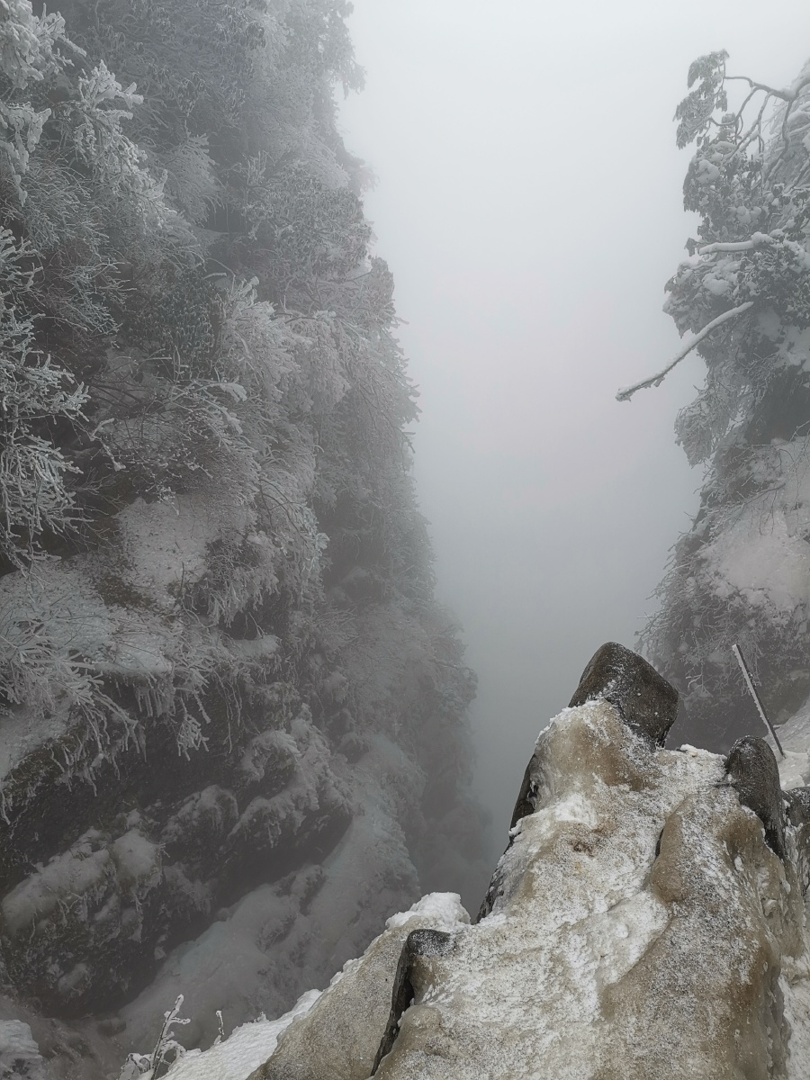远上寒山石径斜白云深处没人家