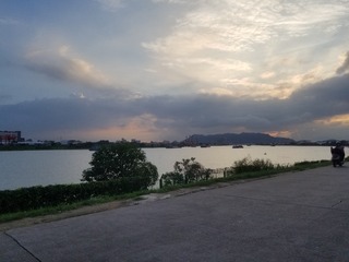 663920