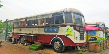 892275