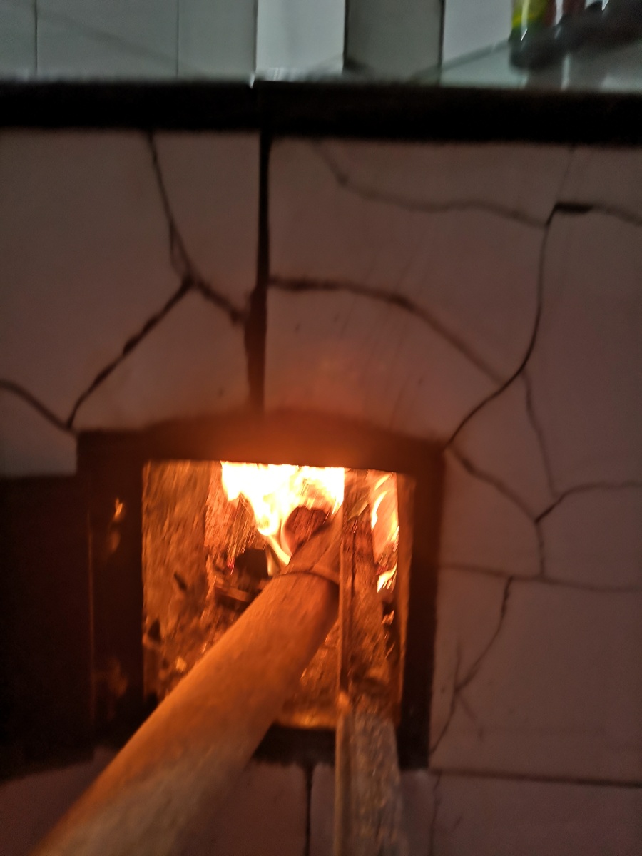 土灶里的柴火,柴火烧的火焰?