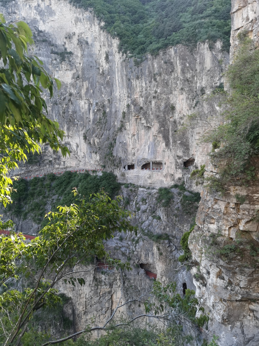 王莽岭景区锡崖沟挂壁公路