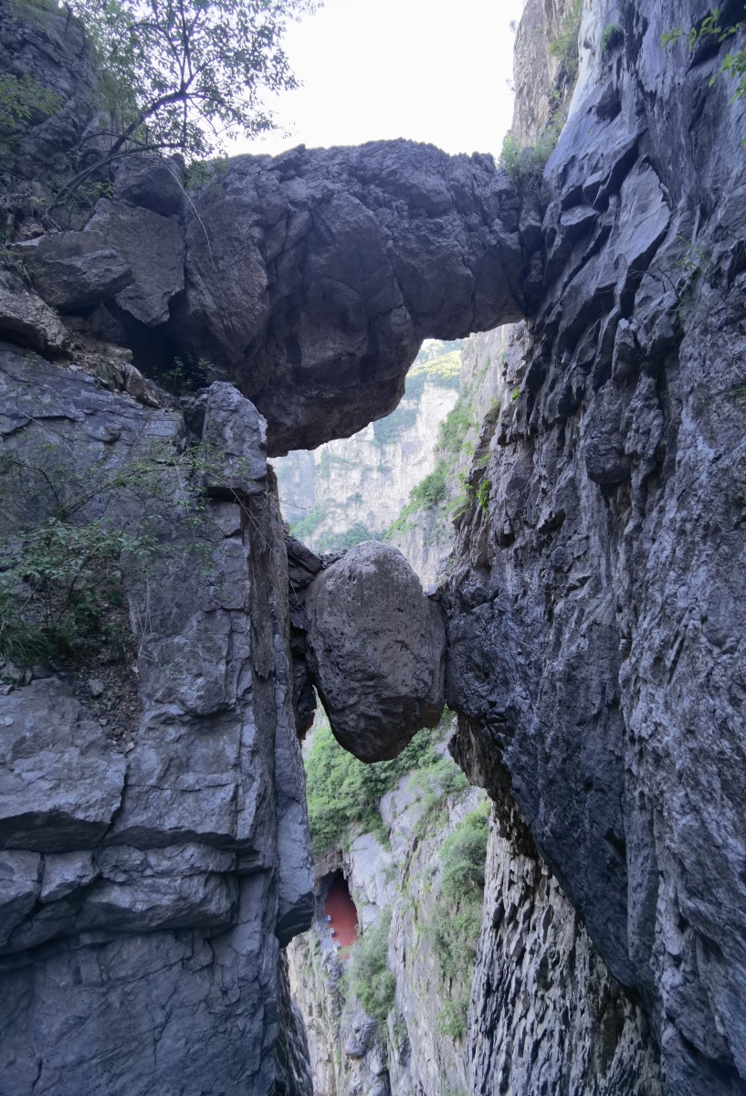 王莽岭景区锡崖沟挂壁公路