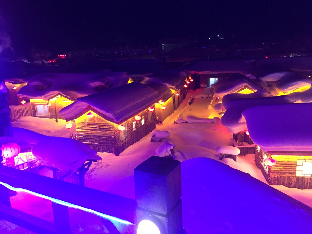 童话般的雪乡夜景