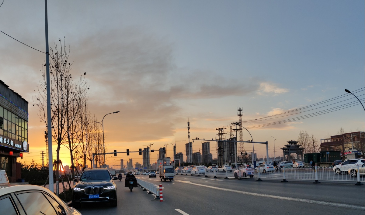 我们所在的一个普通城市的普通街道