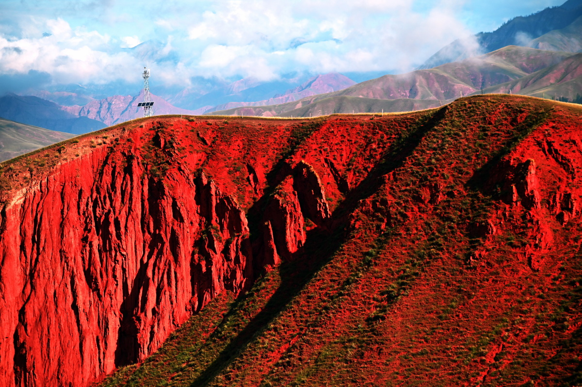 红崖,摄于卓尔山风景区.