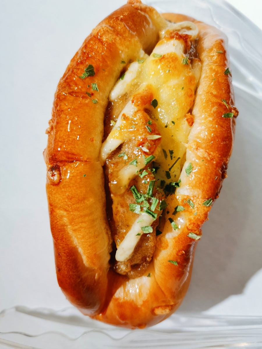 等会儿吃什么呢来吃块夹肉面包吧健康美味大快朵颐