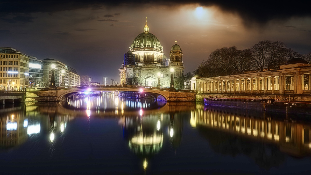 夜晚的柏林大教堂