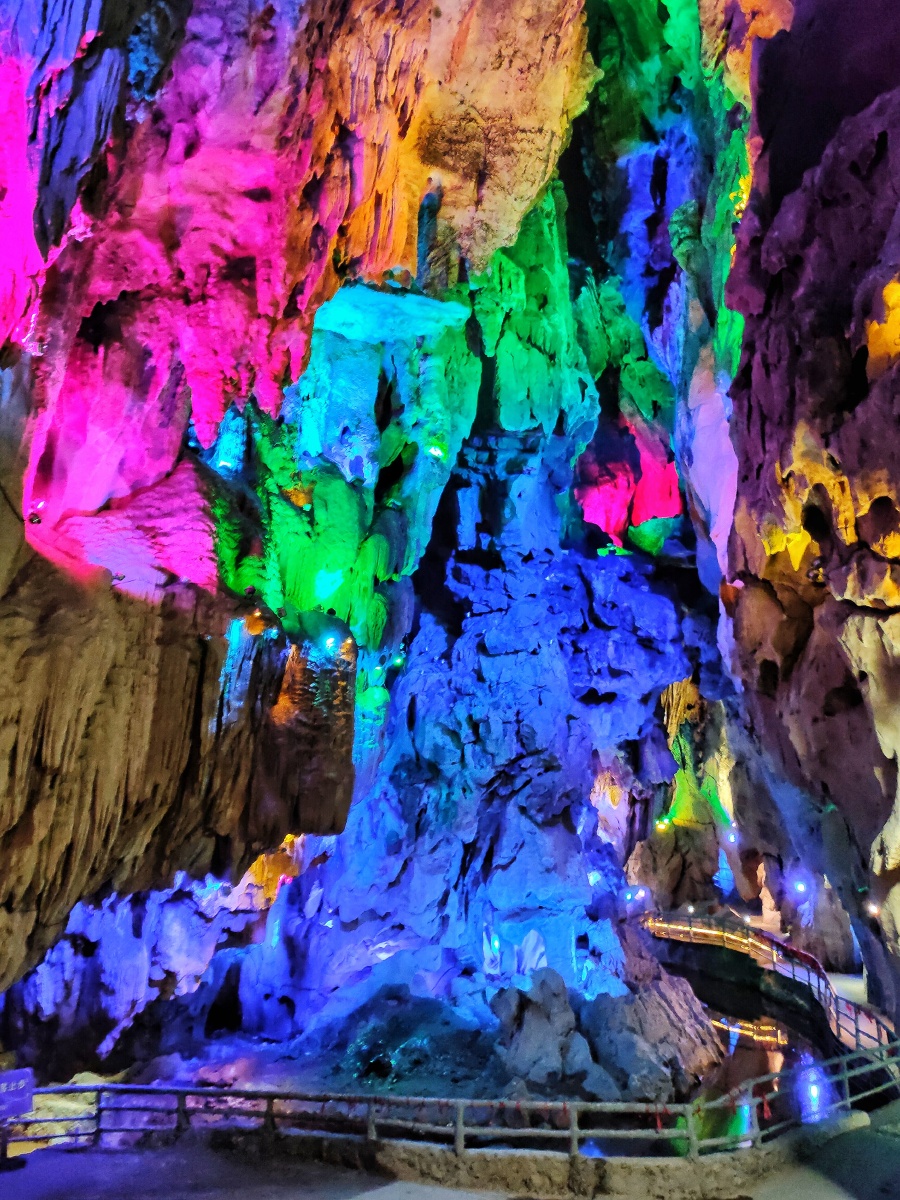 英德英西峰林走廊风景九重天溶洞风景