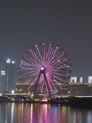 326370