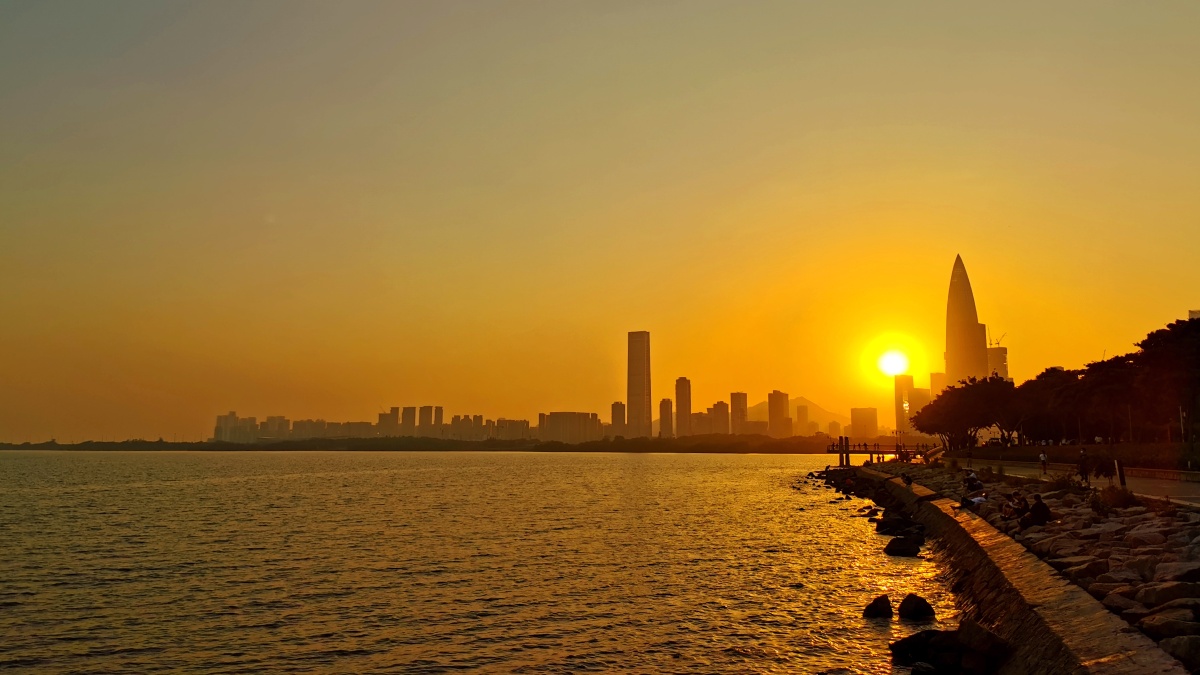 夕阳下的深圳湾