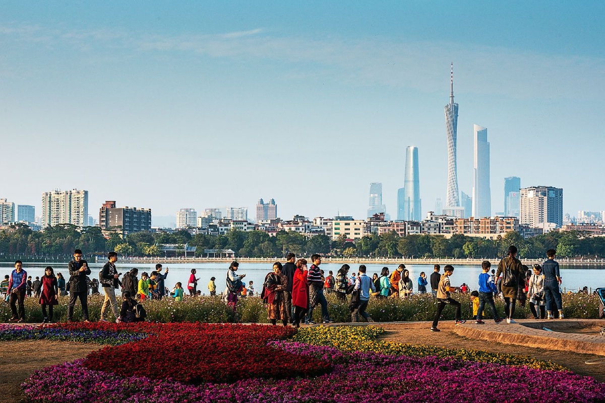 广州海珠湿地公园游人如织