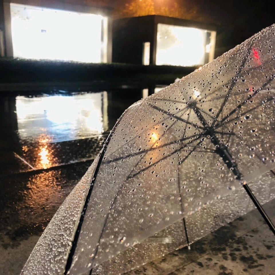 晚上下雨~到底可不可以火01 - 等风热吻你391 - 图虫