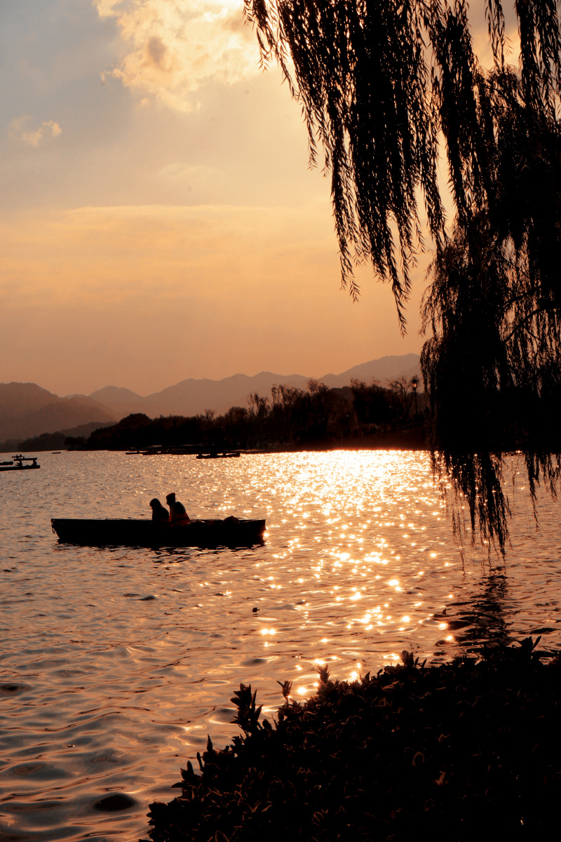 暮色四合是天空山川大地湖海低沉如诉的交响