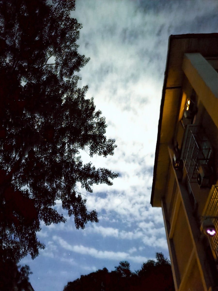 晚上九点半的天空