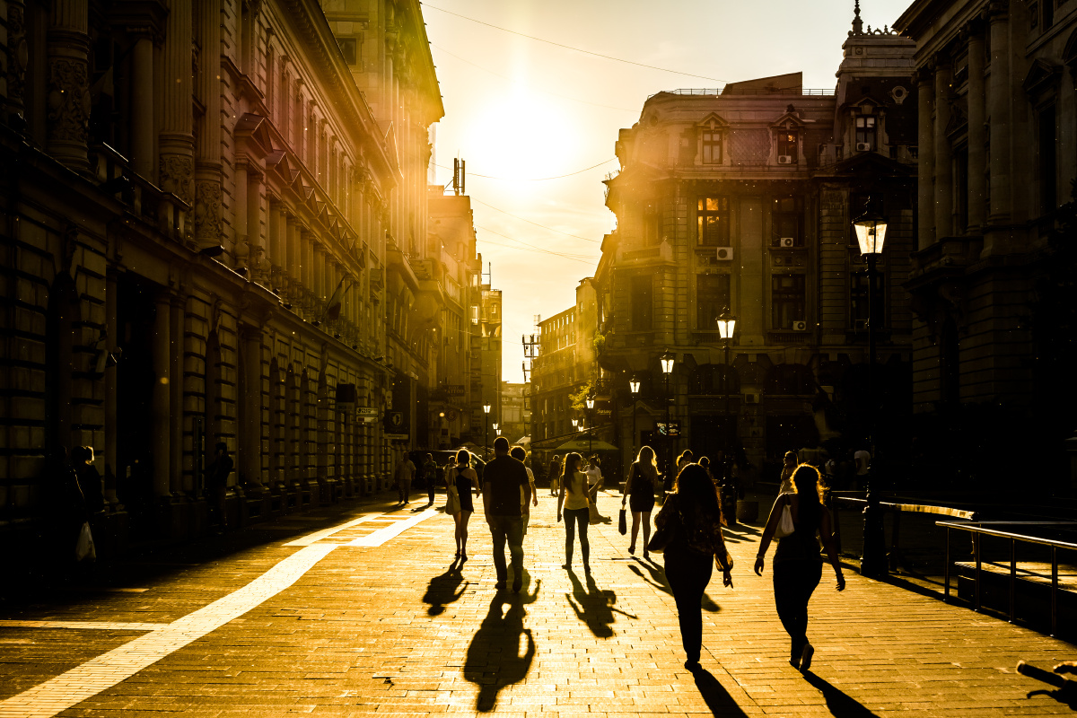 城市街道夕阳美景