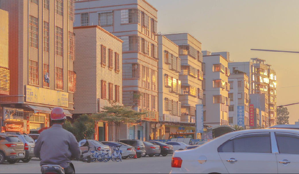 在小城市生活安逸暖暖的阳光那一条每天傍晚都会走过的小巷