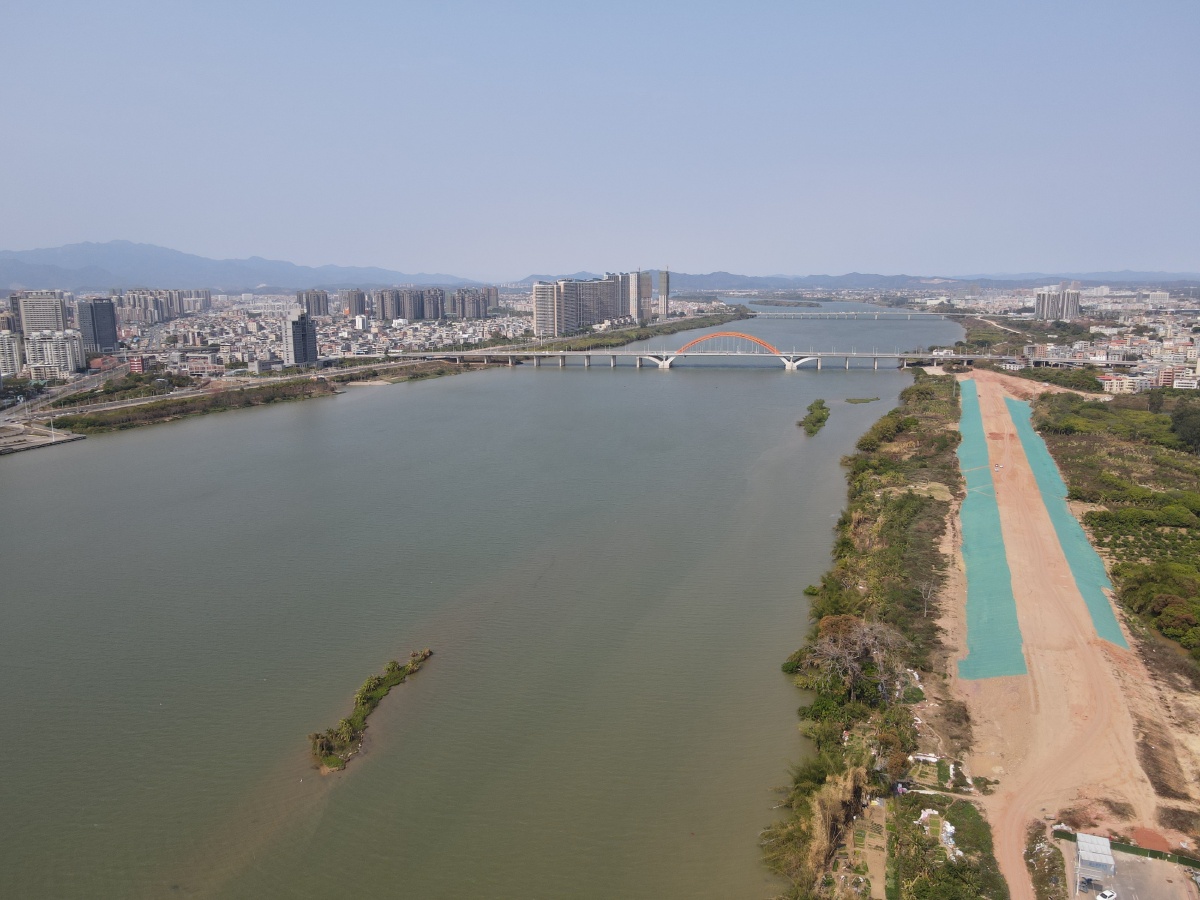水口滨江区航拍东江新开河以及未来的鹅城大桥