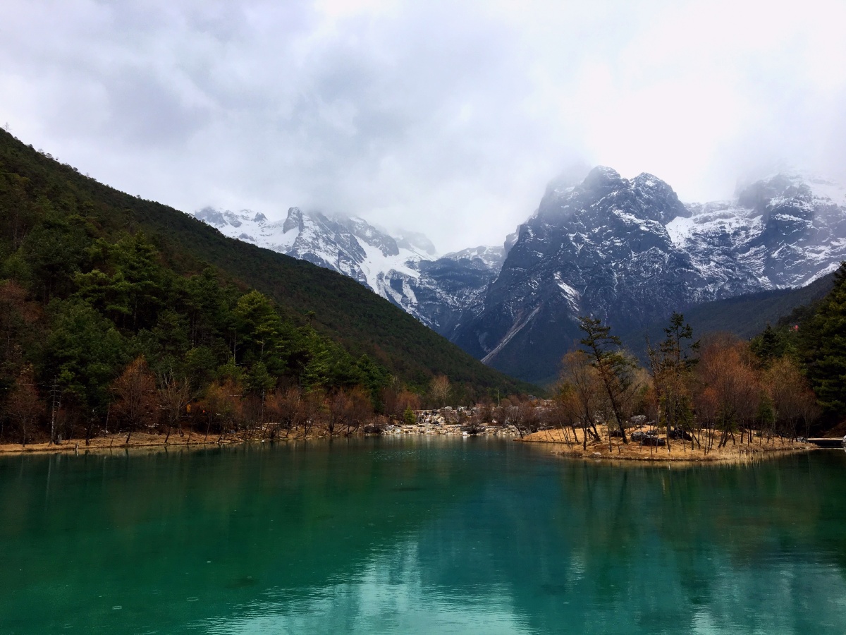 丽江玉龙雪山脚下