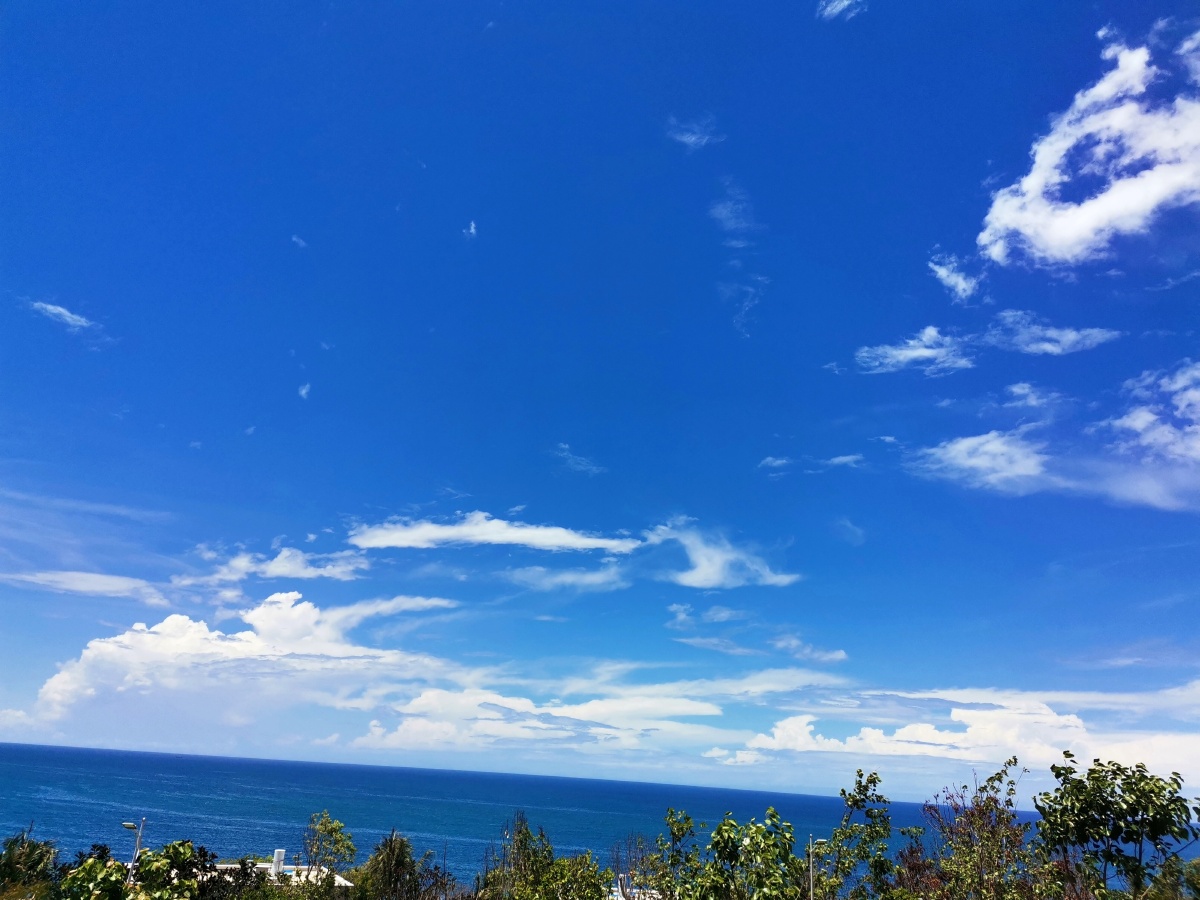 五月底的海天景色