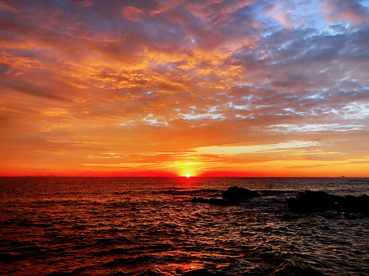 去海边,最想留念的是日出,她象征着新的开始,新的生命,新的方向!