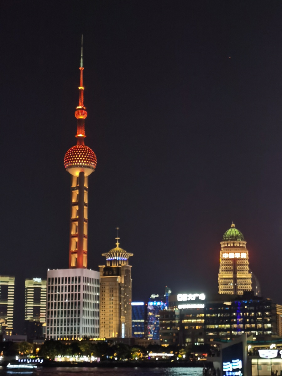 上海外滩夜景可惜今年国庆节没有灯光秀