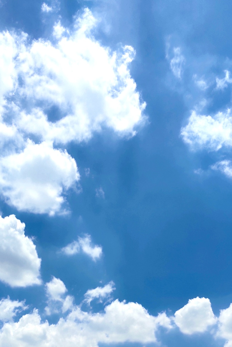 夏日炎炎晴云万里