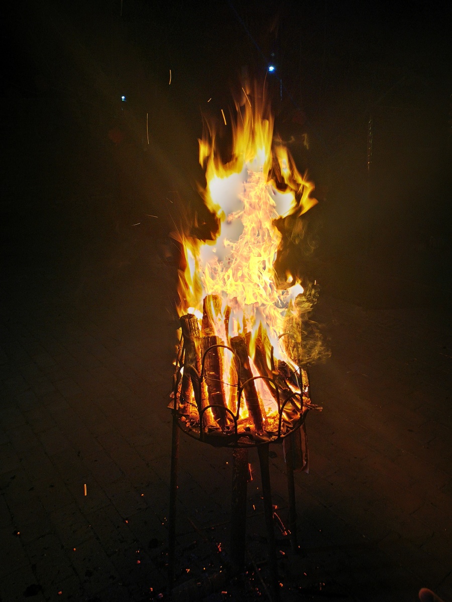 旺火,木柴旺火,春节,生旺火,旺火火焰,大年三十,松木旺火