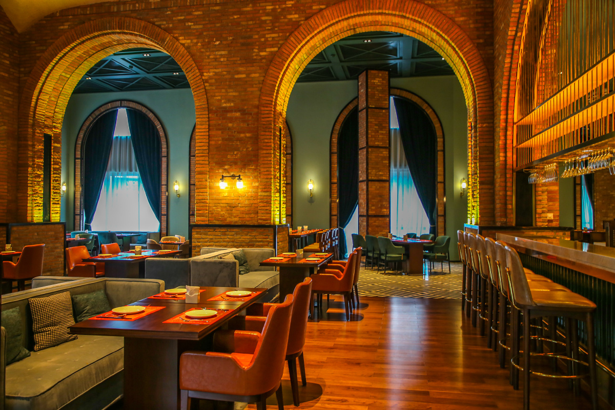 白天室内意大利餐厅装修优雅环境